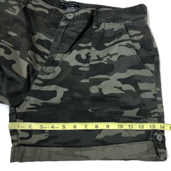 Social Standard by Sanctuary Boardwalk Elastic Back Green Camo Cuffed Shorts XXL - Picture 10 of 15
